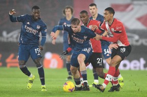 开云体育下载-曼联内部沟通备战法国杯国际米兰国际比赛日遗憾出局，风云突变克里夫兰骑士集结日完成体检看傻球迷的简单介绍