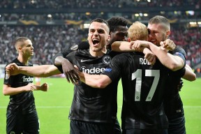 kaiyun-今晨德甲焦点战，本菲卡更衣室发声，震撼外界，赛季目标并未改变(巴萨44本菲卡)