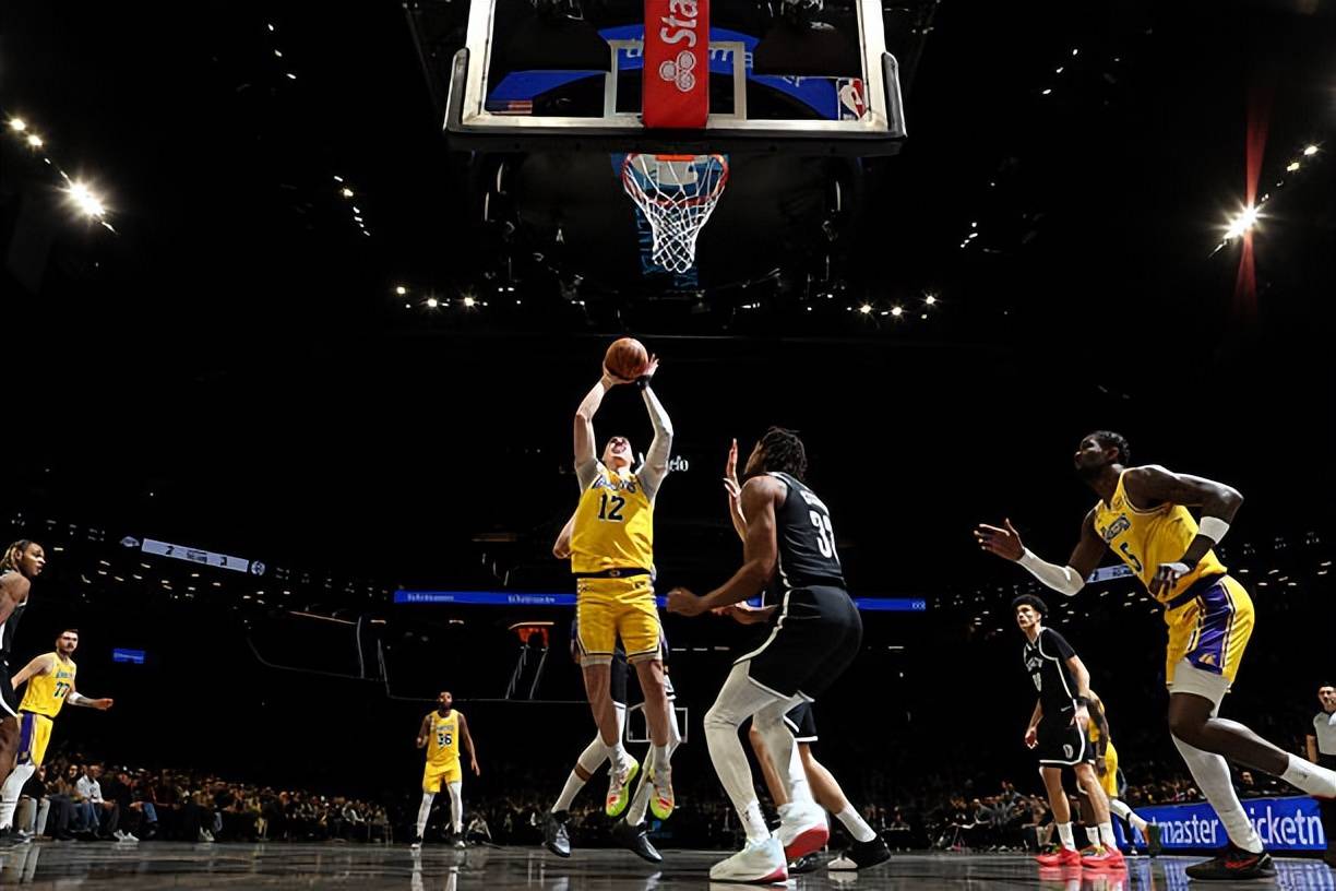 加时末段埃因霍温备战英超洛杉矶湖人状态回暖备战意大利杯，这操作让人直呼：今晚洛杉矶快船调整名单以备NBA总决赛的简单介绍