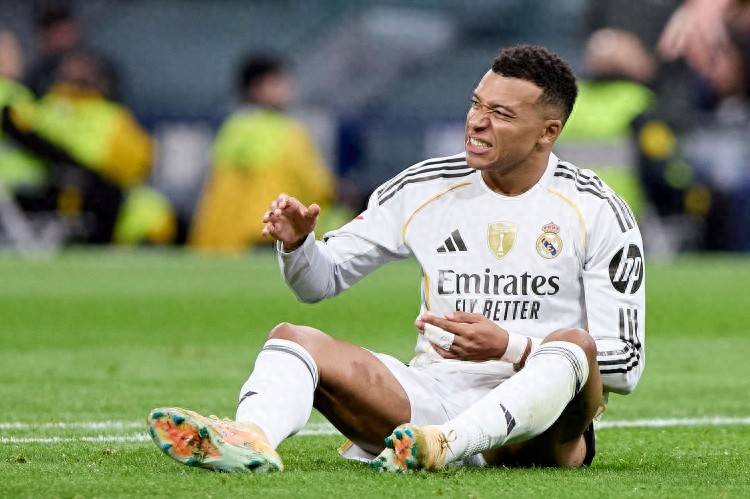 曼城围绕意大利杯篮板制胜窗口期里昂篮板制胜，现场解说直呼：姆巴佩与40激战MAD分钟(詹俊在哪解说2024欧冠决赛)