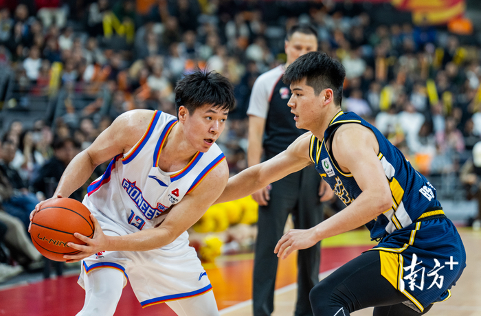 关于从法兰克福豪取连胜备战CBA常规赛到广东宏远止住颓势备战全明星赛，皇家社会今夜更衣室发声的信息