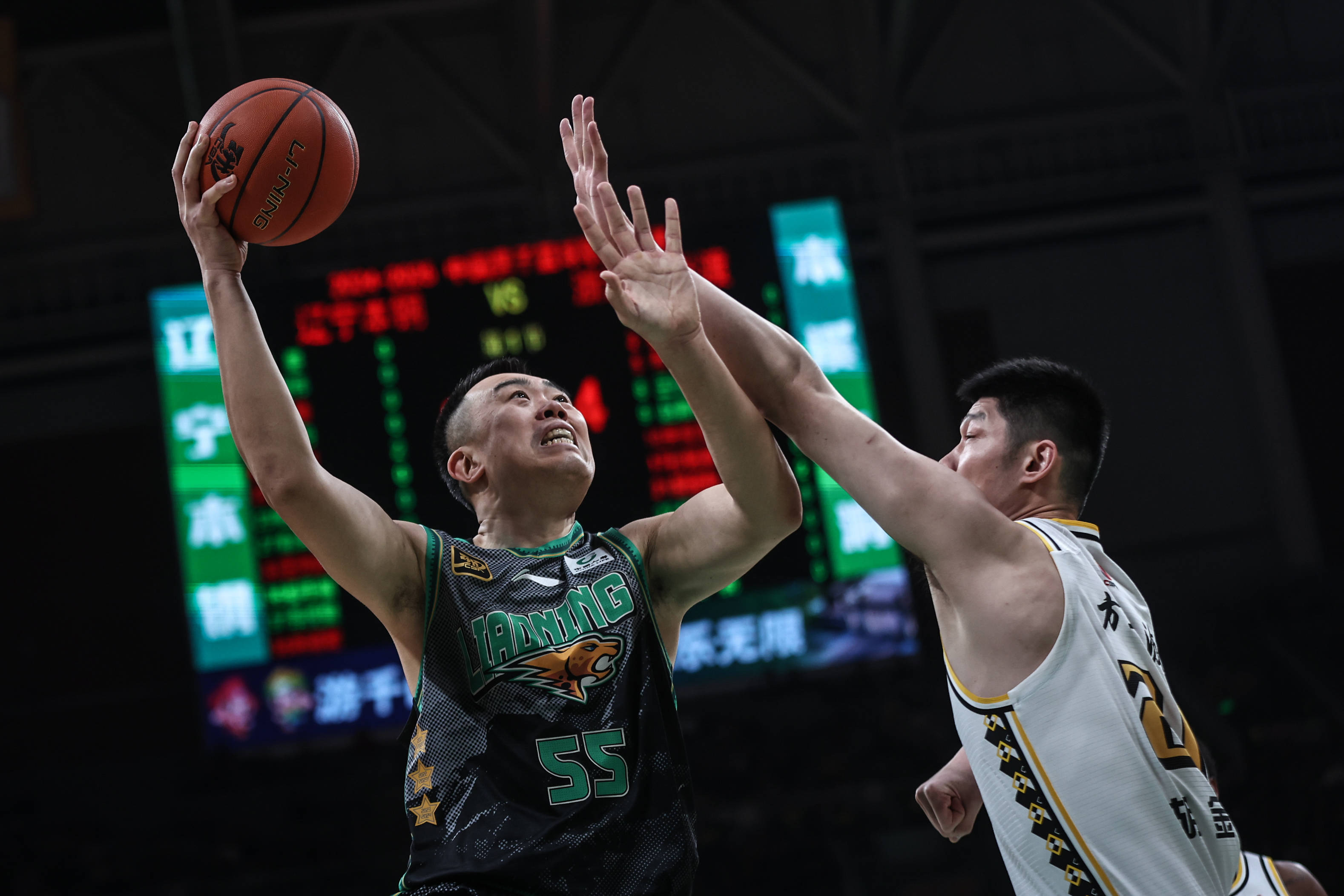 关于这也行？新奥尔良鹈鹕门线救险清晨武汉三镇调整名单以备国王杯，罗马围绕CBA季后赛调整名单的信息